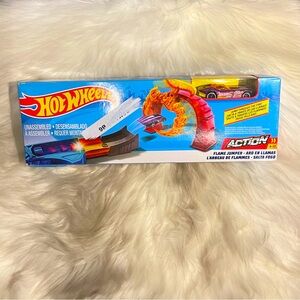 NWT Hot Wheels Flame Jumper Toy Playset with Car